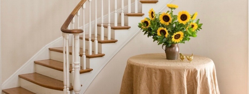 traditional-sweeping-staircase